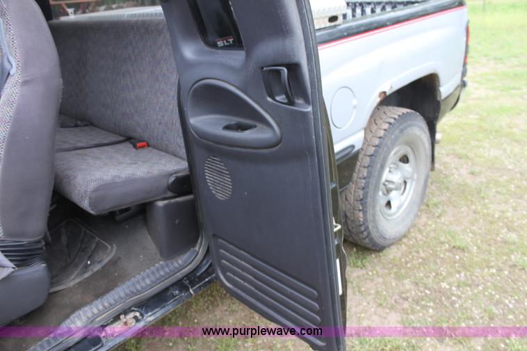 image for item D7677 1998 Dodge Ram 1500 SLT quad cab pickup truck