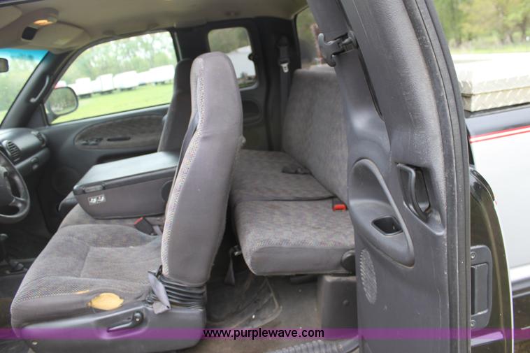 image for item D7677 1998 Dodge Ram 1500 SLT quad cab pickup truck