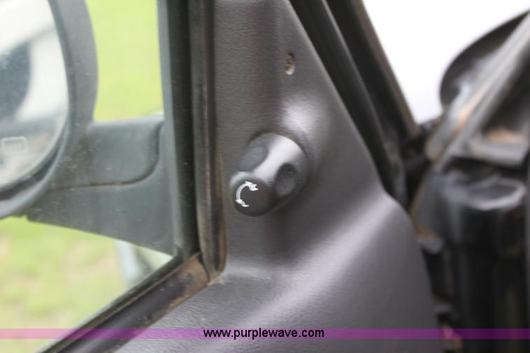 image for item D7677 1998 Dodge Ram 1500 SLT quad cab pickup truck