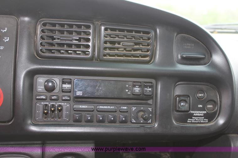 image for item D7677 1998 Dodge Ram 1500 SLT quad cab pickup truck