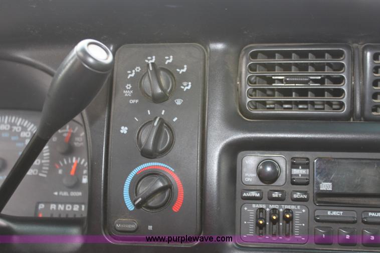 image for item D7677 1998 Dodge Ram 1500 SLT quad cab pickup truck