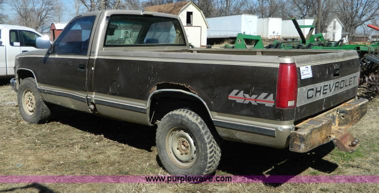 image for item D8916 1988 Chevrolet K2500 pickup truck