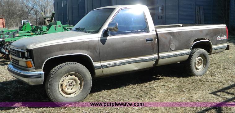 image for item D8916 1988 Chevrolet K2500 pickup truck