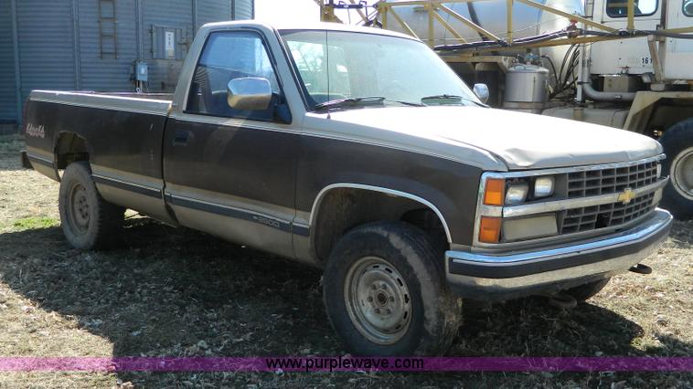 image for item D8916 1988 Chevrolet K2500 pickup truck