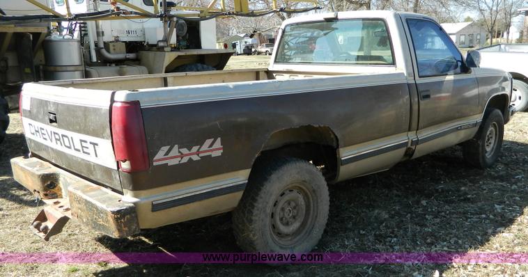 image for item D8916 1988 Chevrolet K2500 pickup truck