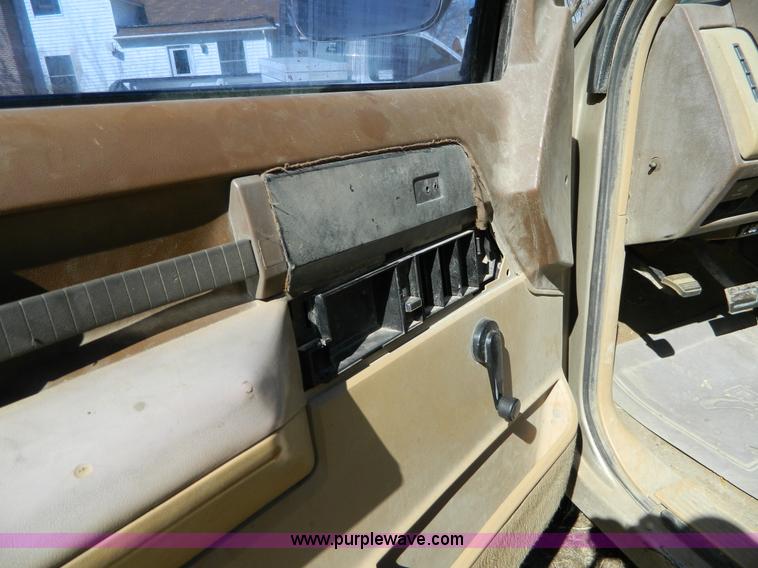 image for item D8916 1988 Chevrolet K2500 pickup truck