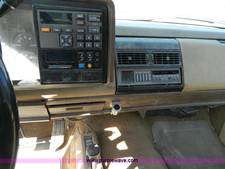 image for item D8916 1988 Chevrolet K2500 pickup truck