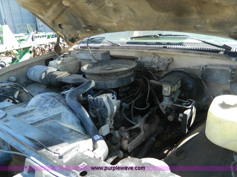 image for item D8916 1988 Chevrolet K2500 pickup truck