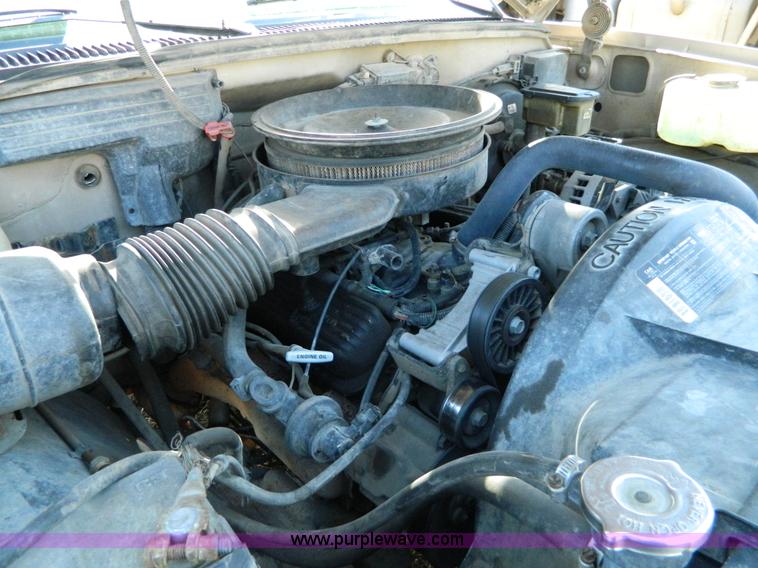 image for item D8916 1988 Chevrolet K2500 pickup truck