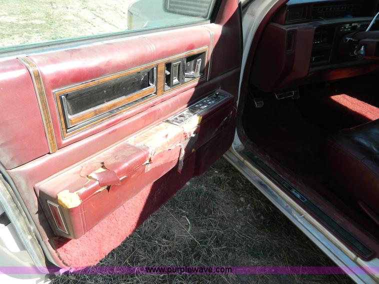 image for item D8926 1992 Cadillac DeVille