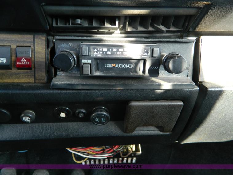 image for item E9465 1975 Volkswagen Super Beetle