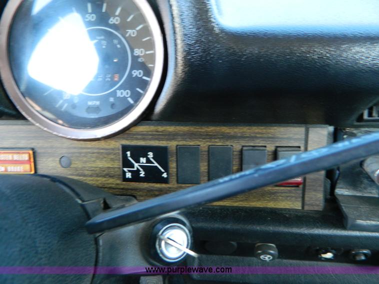 image for item E9465 1975 Volkswagen Super Beetle