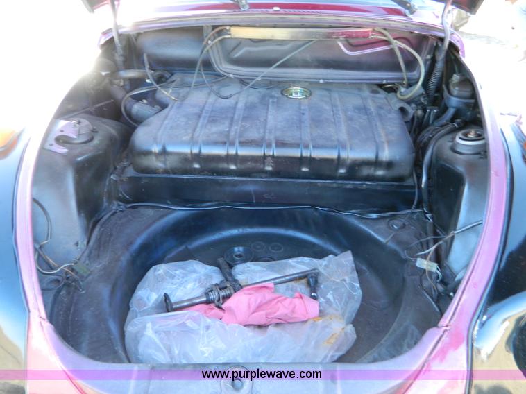 image for item E9465 1975 Volkswagen Super Beetle