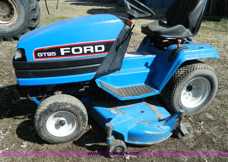 image for item E9469 Ford GT85 lawn mower