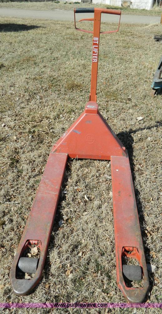 image for item E9476 BT pallet jack