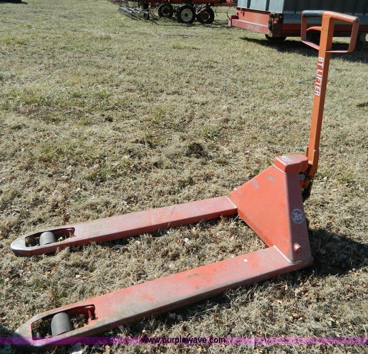 image for item E9476 BT pallet jack