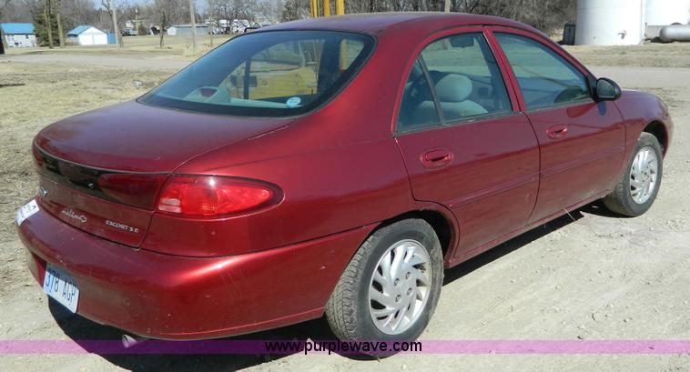 image for item E9484 1999 Ford Escort SE