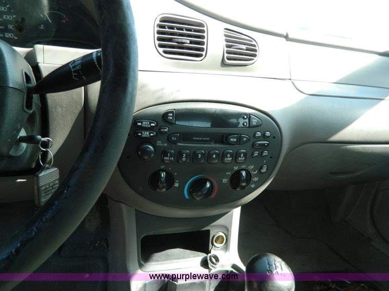 image for item E9484 1999 Ford Escort SE