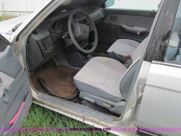 image for item G9466 1987 Mazda 323 LX