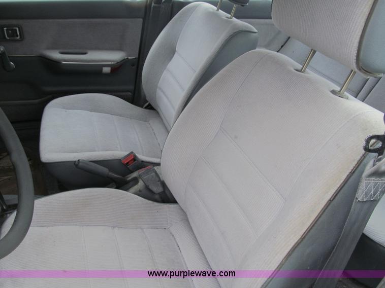 image for item G9466 1987 Mazda 323 LX