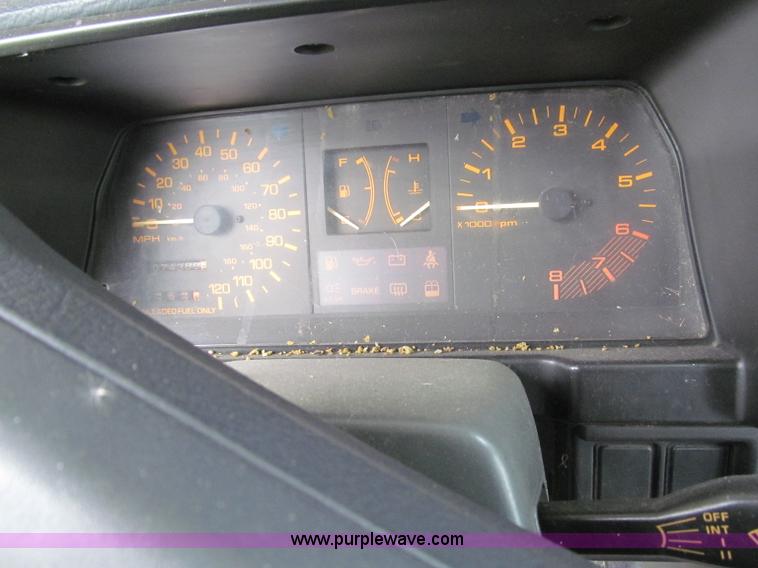 image for item G9466 1987 Mazda 323 LX