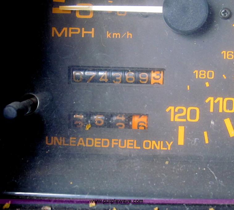 image for item G9466 1987 Mazda 323 LX