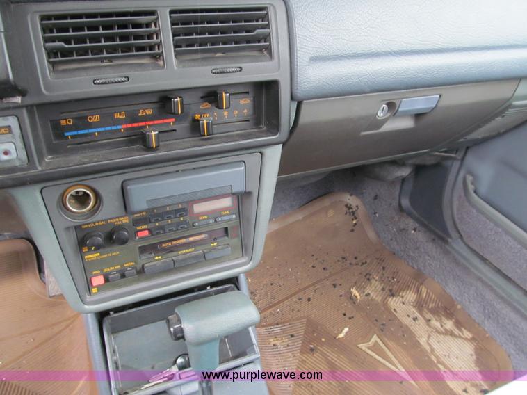 image for item G9466 1987 Mazda 323 LX