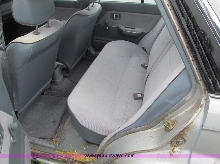 image for item G9466 1987 Mazda 323 LX