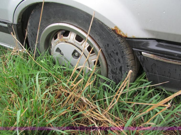 image for item G9466 1987 Mazda 323 LX