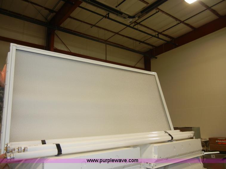 image for item J9450 (24) four bulb fluorescent light fixtures