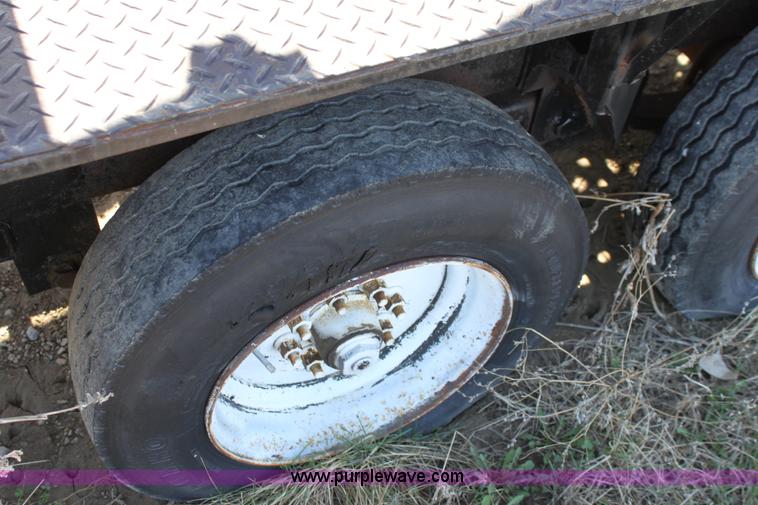 image for item L9605 1993 52' vehicle transport trailer