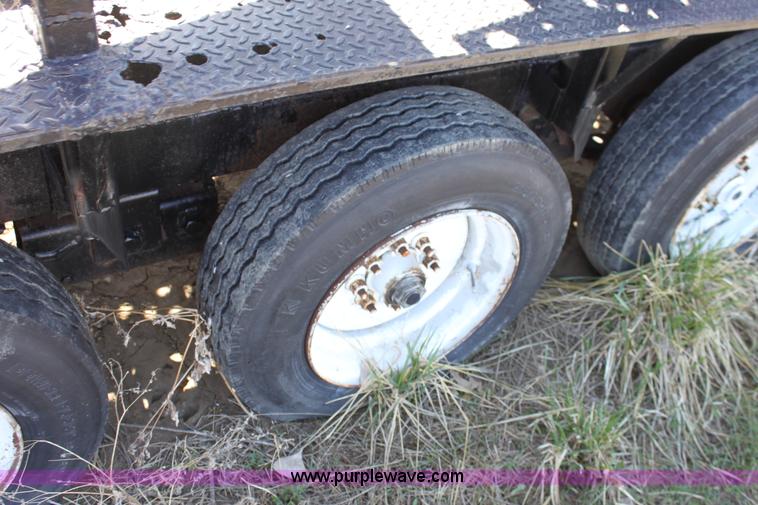 image for item L9605 1993 52' vehicle transport trailer
