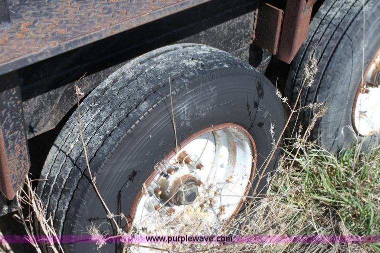 image for item L9605 1993 52' vehicle transport trailer