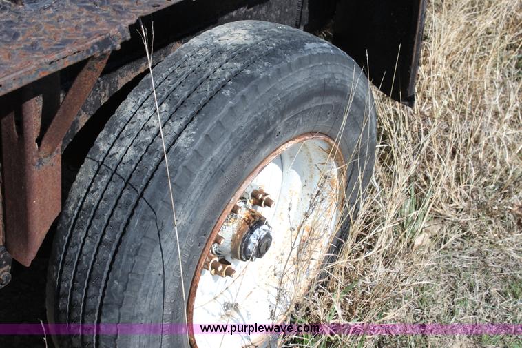 image for item L9605 1993 52' vehicle transport trailer