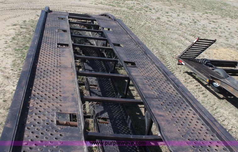 image for item L9605 1993 52' vehicle transport trailer