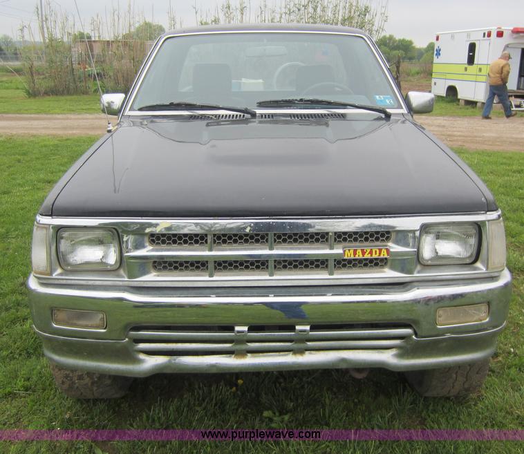 image for item V9029 1992 Mazda B2600i short bed pickup truck