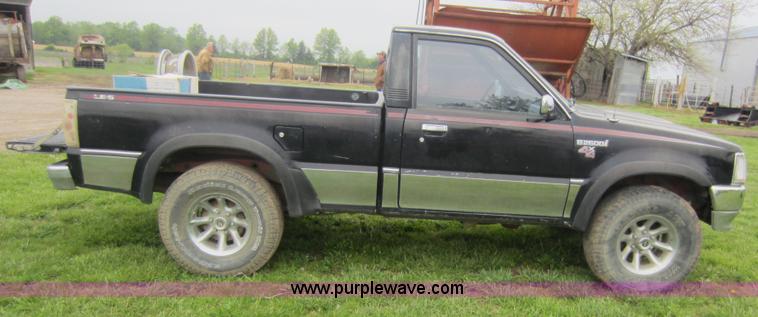 image for item V9029 1992 Mazda B2600i short bed pickup truck