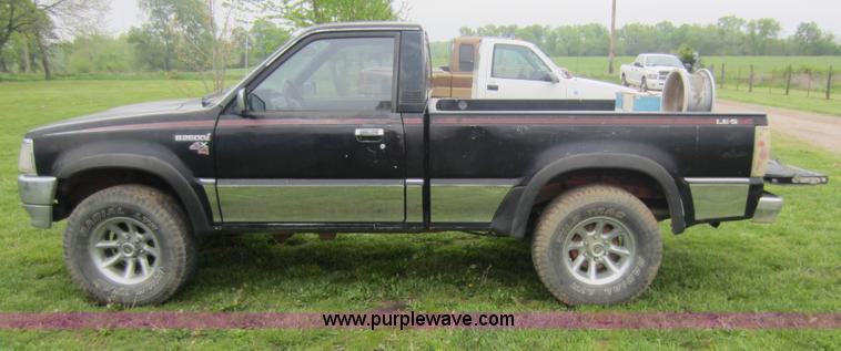 image for item V9029 1992 Mazda B2600i short bed pickup truck