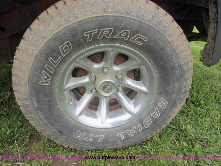 image for item V9029 1992 Mazda B2600i short bed pickup truck