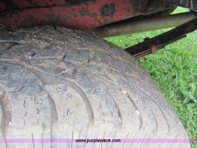 image for item V9029 1992 Mazda B2600i short bed pickup truck