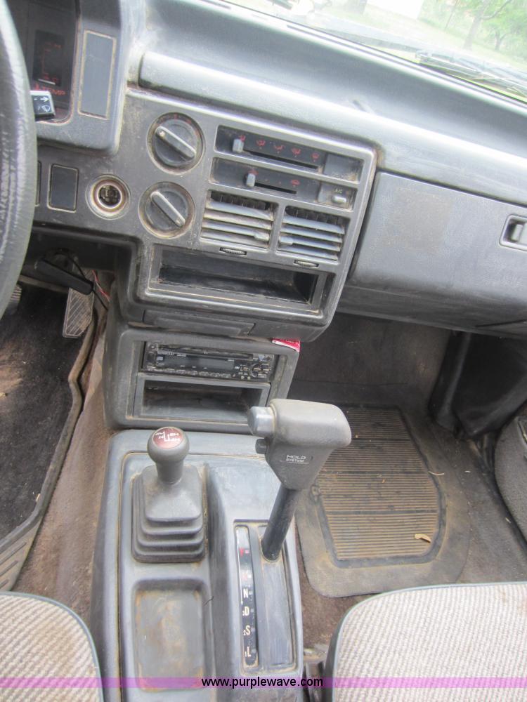 image for item V9029 1992 Mazda B2600i short bed pickup truck