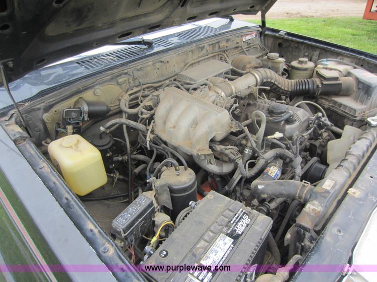 image for item V9029 1992 Mazda B2600i short bed pickup truck