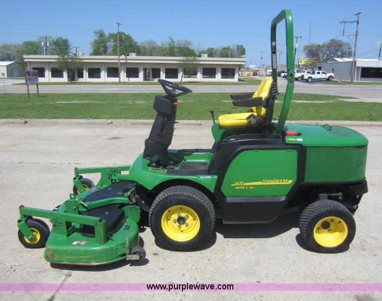 image for item V9034 2004 John Deere 1435 Series II lawn mower