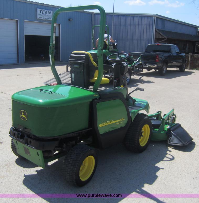 image for item V9034 2004 John Deere 1435 Series II lawn mower