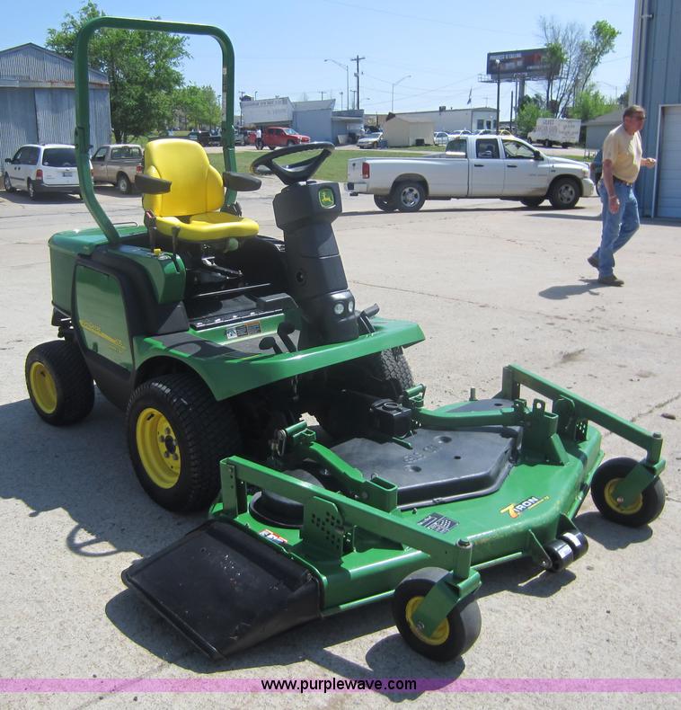 image for item V9034 2004 John Deere 1435 Series II lawn mower