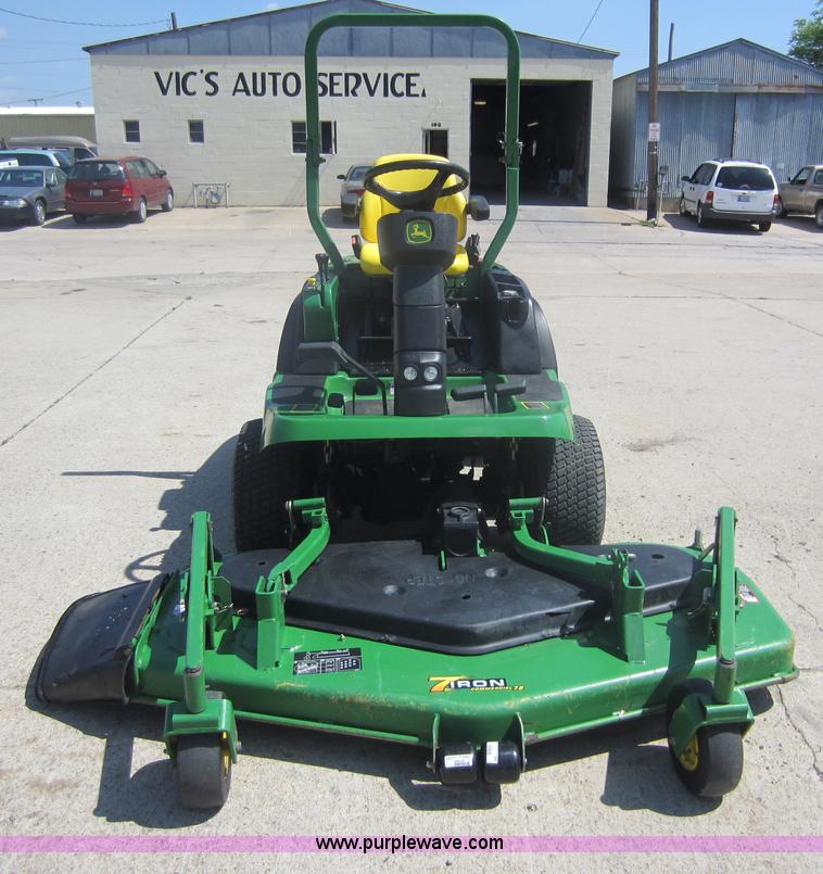 image for item V9034 2004 John Deere 1435 Series II lawn mower