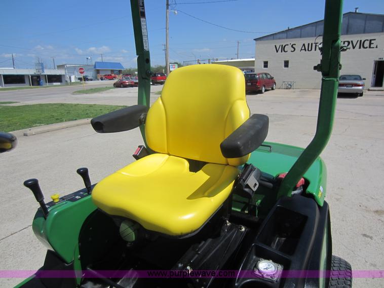 image for item V9034 2004 John Deere 1435 Series II lawn mower