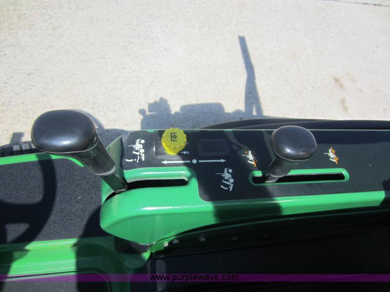 image for item V9034 2004 John Deere 1435 Series II lawn mower