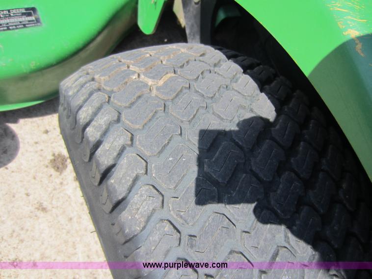 image for item V9034 2004 John Deere 1435 Series II lawn mower