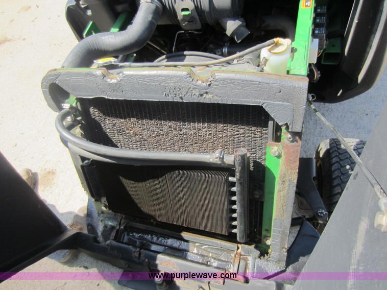 image for item V9034 2004 John Deere 1435 Series II lawn mower